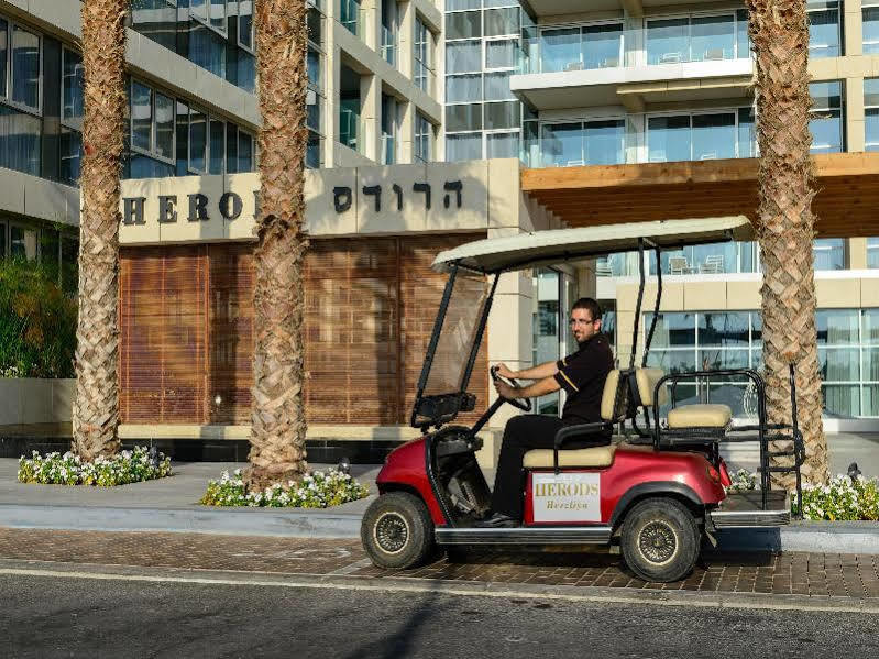 Herods Herzliya Hotel By The Beach Exteriör bild